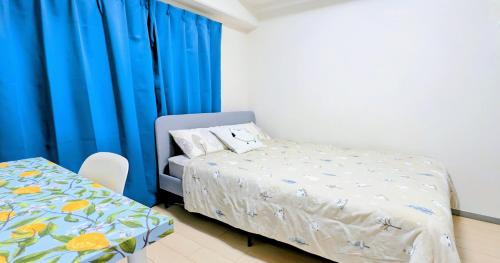 Postel nebo postele na pokoji v ubytování MIYAVI#201 3min walk Narimasu Station, 2 people, double bed, Tokyo's largest Don Quijote