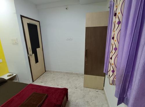 Postel nebo postele na pokoji v ubytování Ayansh home stay