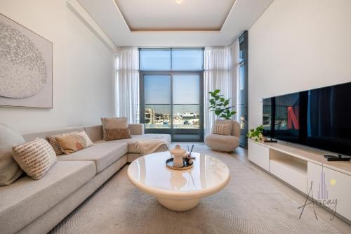 Elegant & Spacious 2-BR Hideaway Riviera Bliss