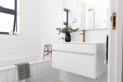 Koupelna v ubytování Beachfront Luxury Coastal Escape