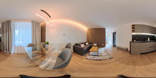 a living room with a couch and a table at Nivalis Resort and Spa in Muntele Cacovei