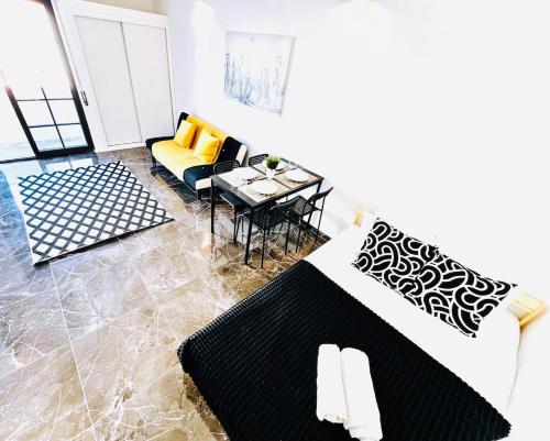 a living room with a couch and a table at Studio com vista para Rua da Oura - Albufeira in Albufeira