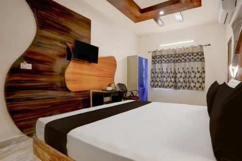 Ένα ή περισσότερα κρεβάτια σε δωμάτιο στο Townhouse Oak Tirupati Formerly Sky Towers