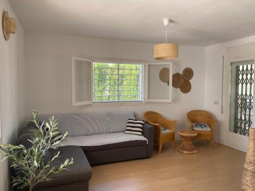 Χώρος καθιστικού στο Palomera, Calafat, piscina, frente al mar, a 5 mn de la playa, wifi, zona residencial