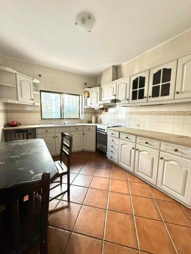 Kuchyň nebo kuchyňský kout v ubytování Fabulous Praia dos Pescadores