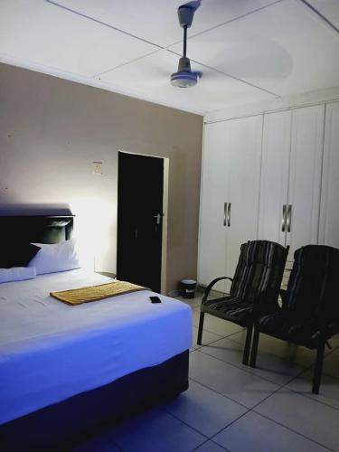 Ένα ή περισσότερα κρεβάτια σε δωμάτιο στο Mhlezi Lodge