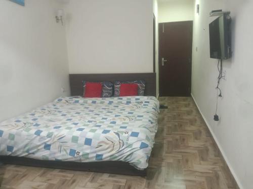 Ένα ή περισσότερα κρεβάτια σε δωμάτιο στο Snow Drop guest house