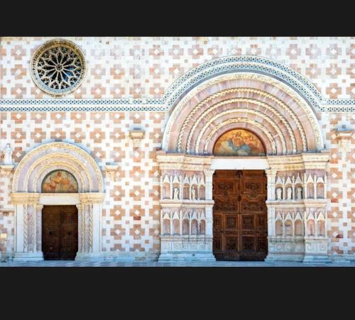 Η πρόσοψη ή η είσοδος του 144 via Roma