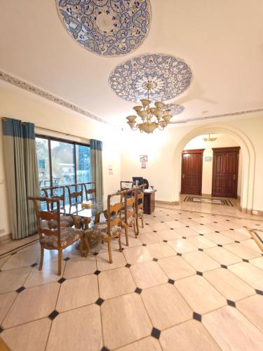 Χώρος καθιστικού στο Executive Galaxy Guest House Islamabad