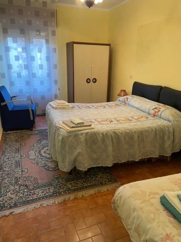 a room with two beds and a couch at Da nonna Maria in Celano
