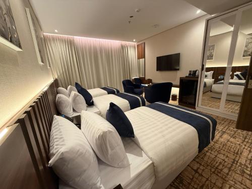 TV a/nebo společenská místnost v ubytování شقق العزيزية العلا