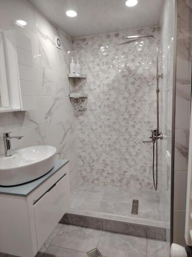 Ένα μπάνιο στο davit batoni small house