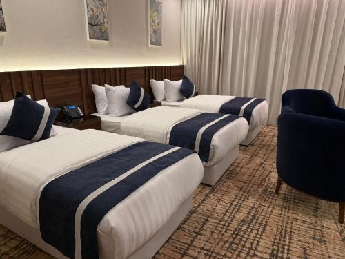 Ένα ή περισσότερα κρεβάτια σε δωμάτιο στο شقق العزيزية العلا