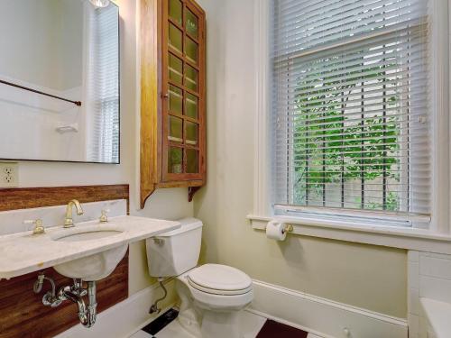 Vannituba majutusasutuses Parlor on Lafayette