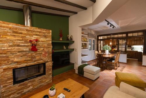 Fotografie z fotogalerie ubytování Silyvo Cottage v destinaci Méga Kefalóvryson