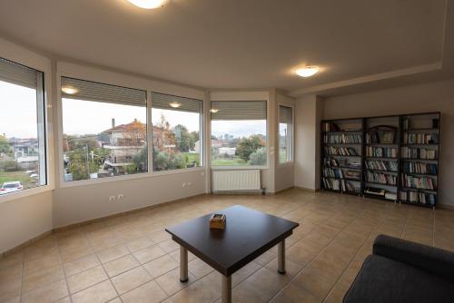 Η βιβλιοθήκη της παραθεριστικής κατοικίας