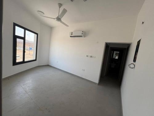 Φωτογραφία από το άλμπουμ του شقة في موقع مميز σε Maţār as Sīb ad Duwalī