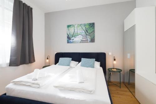 En eller flere senge i et værelse på Cosy Penzing