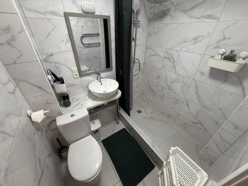 Een badkamer bij Gregors is waiting for you