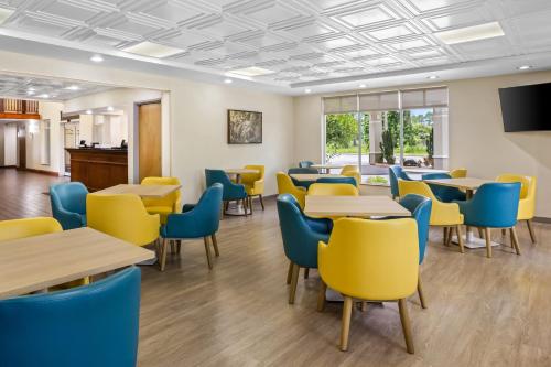 Posezení v ubytování Comfort Inn & Suites Walterboro I-95