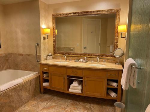 Koupelna v ubytování Five Star Trump Hotel No Resort And Cleaning Fees