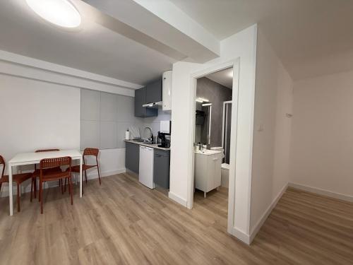 a kitchen and dining room with a table and chairs at Estudios Areal in Vigo