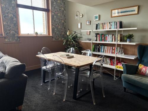 Χώρος καθιστικού στο 3 Bed Sea View Penthouse Flat with Parking