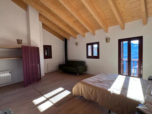 En eller flere senge i et værelse på Casa Relajante de pueblo en Darria