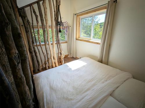 Ένα ή περισσότερα κρεβάτια σε δωμάτιο στο Lakefront Chalet - 3-BR Near Montréal