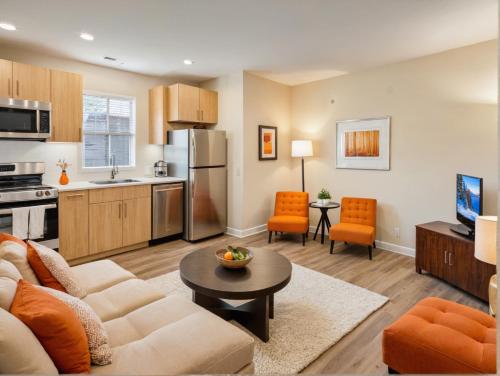 Köök või kööginurk majutusasutuses Venice Beach Getaway Steps from the Ocean Marina and Boardwalk