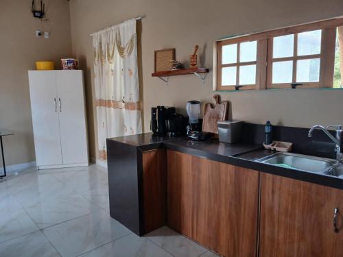 Kuchyň nebo kuchyňský kout v ubytování Casa de temporada RECANTO CURVA DAS DUNAS-Lençois maranhenses