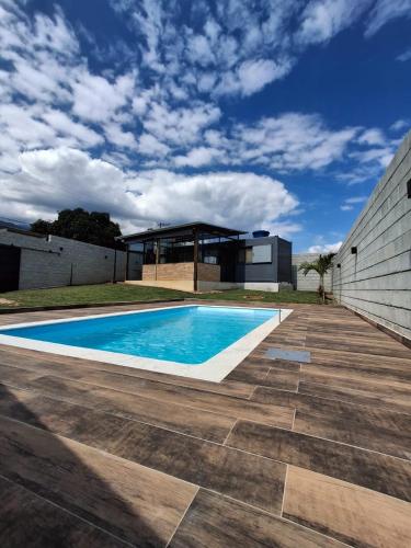 Bazén v ubytování Casa Container Jacu nebo v jeho okolí