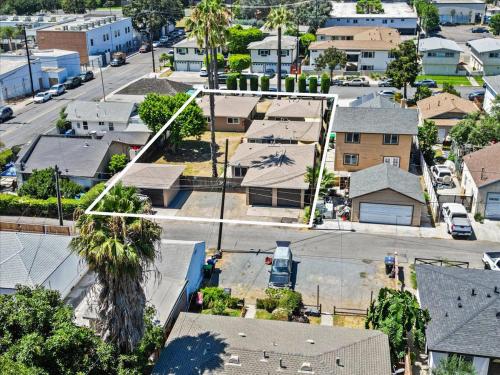 Ảnh trong thư viện ảnh của 20 percent OFF Cozy Modern Suite ở Tustin