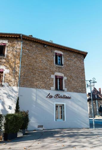 a building with the words no failure written on it at Hôtel La Batisse in Crémieu