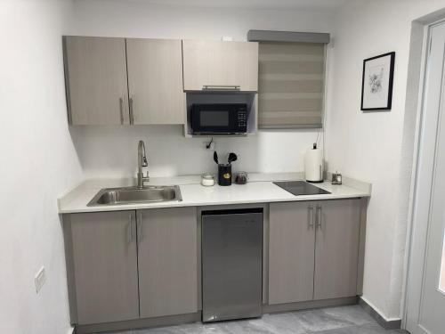 Köök või kööginurk majutusasutuses Villa Isabella Luxury F3, centrally located and cozy!