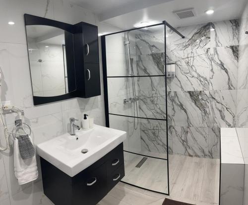 Vannituba majutusasutuses Villa Margarita Luxury #B6, 5 min from the airport