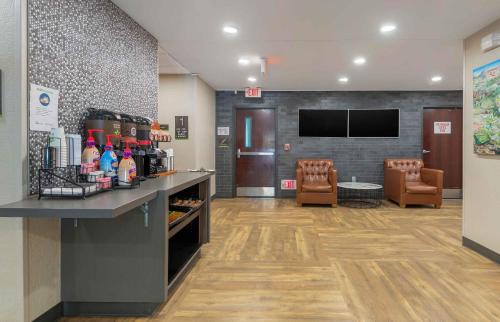 a lobby of a hospital with a waiting room at Extended Stay America Suites - Charlotte - Pineville - Park Rd in Charlotte