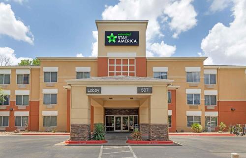an empty parking lot in front of an office building at Extended Stay America Suites - Austin - Downtown - Town Lake in Austin