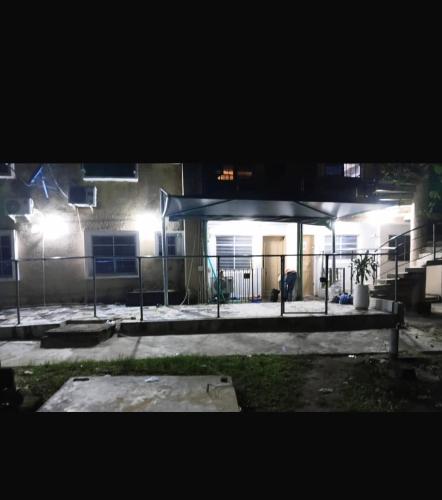 Το κτήριο όπου στεγάζεται  το διαμέρισμα