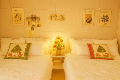 En eller flere senge i et værelse på Stay Seoul Stay