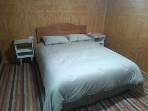 Ένα ή περισσότερα κρεβάτια σε δωμάτιο στο Hospedaje Angaroa a 15 min del centro