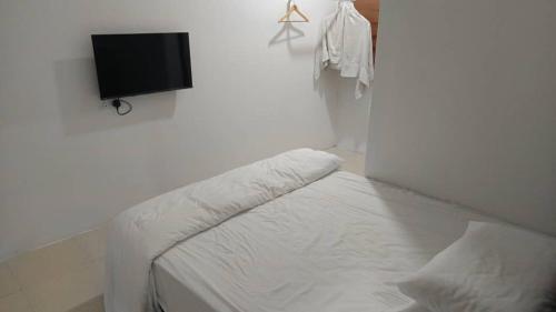 Ένα ή περισσότερα κρεβάτια σε δωμάτιο στο YNY Guest House