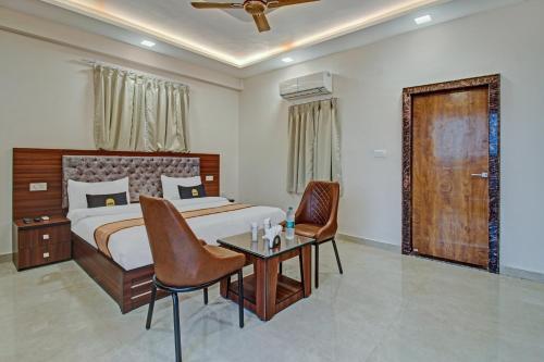 Ένα ή περισσότερα κρεβάτια σε δωμάτιο στο Townhouse OAK VS Shivanya