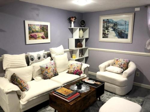 Φωτογραφία από το άλμπουμ του Beautiful 2 Bedroom Suite σε West Hempstead