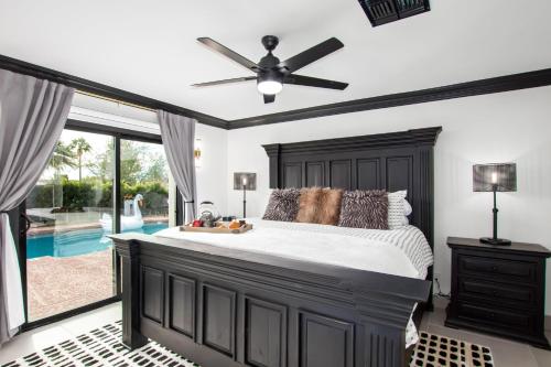 Ένα ή περισσότερα κρεβάτια σε δωμάτιο στο Modern Roose-Private Pool-In Old Town Scottsdale