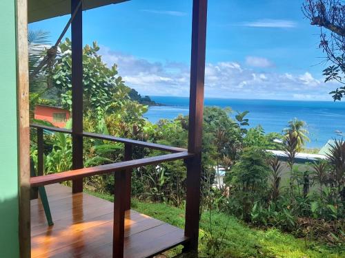 una habitación con vista al mar en Casa Jade, en Drake