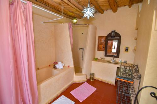 Ένα μπάνιο στο Bluegreen Guest House Marrakech