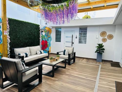 Μια τηλεόραση ή/και κέντρο ψυχαγωγίας στο Villa Margarita Luxury #B5, 5 min from the airport