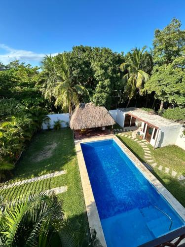 Bazén v ubytování Hotel Framfor Inn Chetumal nebo v jeho okolí