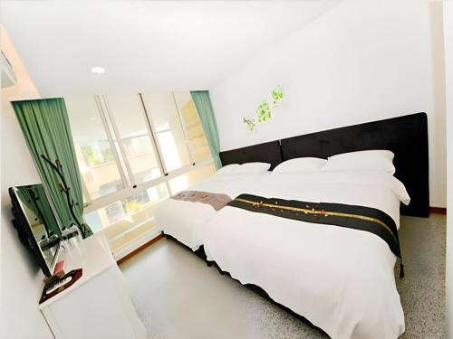 Postel nebo postele na pokoji v ubytování 愛之屋